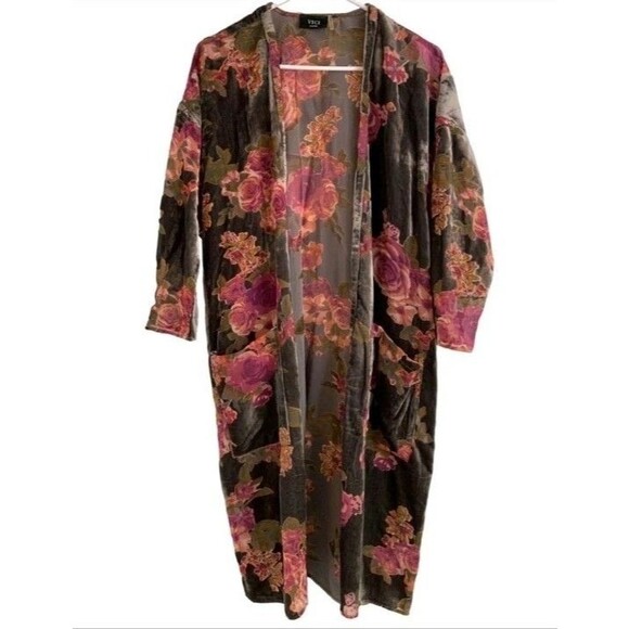 Vici Sweaters - Vici Large Floral Kimono Cardigan Long Sleeve Open Front Pockets NWOT 7512